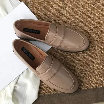 2023 האביב החדש Slip-on קטן נעלי עור לנשים הבריטי אביזרי סגנון כל התאמה פו גו Lofu שטוח אחת נעלי