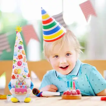 יום הולדת Gnome עם ייצוב בסיס יום הולדת פנים בובה חמודה יום הולדת Gnome קטיפה בובה לקשט את העוגות עם כובע מחודד מלא
